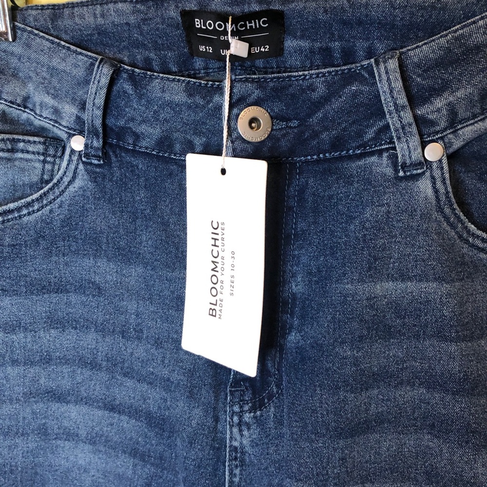 BloomChic light wash, boot cut, raw hem. Size 12 with tag - Picture 6 of 11